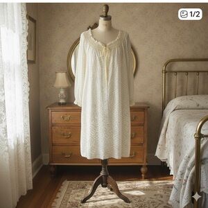 Vintage Beautiful Floral Miss Elaine Nightgown 🤍🤍